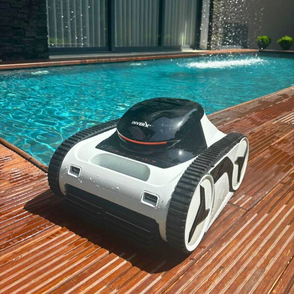 Nettoyeur à aspiration moderne pour l'entretien efficace dans la Construction Piscine Maroc.