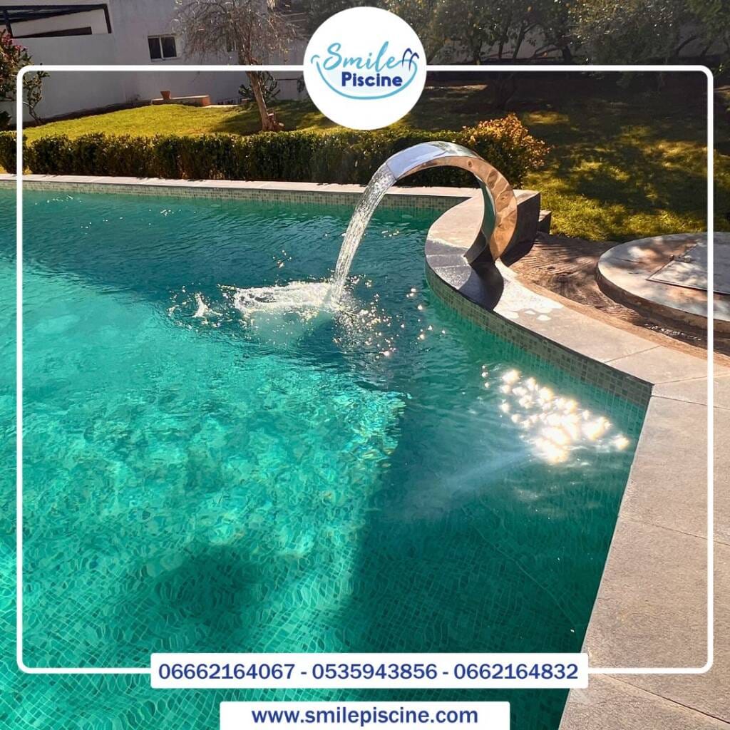 Découvrez comment la pluie peut affecter l'eau de votre piscine et comment gérer l'impact pour garantir une eau propre. Construction Piscine Maroc.