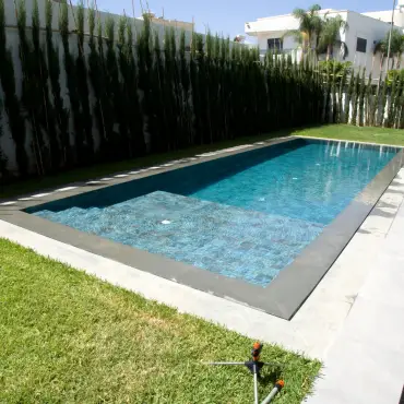 Construction piscine Maroc : comment économiser l’eau de votre piscine ?